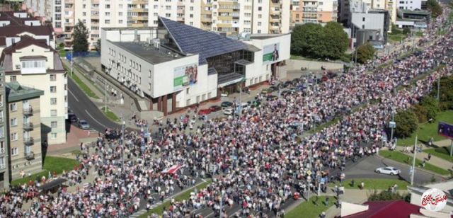 "وكالات":احتشاد 100 ألف متظاهر في مينسك.. والشرطة تعتقل 250 منهم