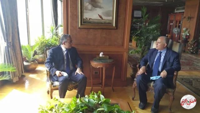 عبدالعاطى والعنانى يبحثان حلول مشاكل القطاع السياحى بنهر النيل