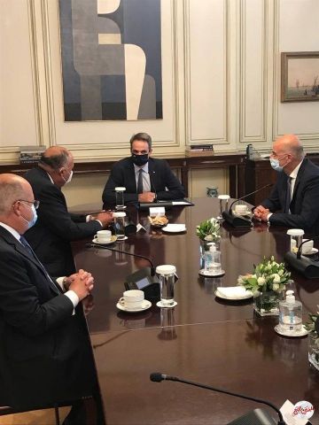 شكرى يؤكد اهتمام الحكومة المصرية بزيادة الاستثمارات اليونانية في القطاعات الاقتصادية