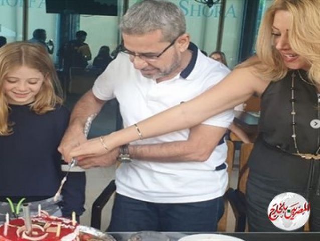 مصطفى الآغا وابناؤه يخطفان الأنظار… والجمهور يُشبه إبنته “بالدمية”!