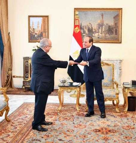 السيسي يبحث مع وزير الخارجية الجزائري مستجدات الأوضاع في ليبيا وتونس