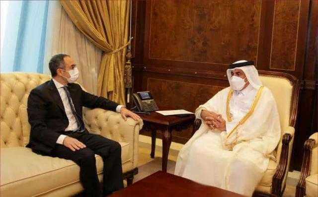 سفير مصر في الدوحة يلتقي وزير المواصلات القطري