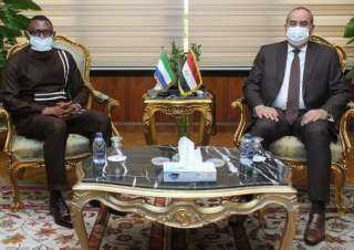 وزير الطيران يستقبل سفير سيراليون بالقاهرة لبحث سبل تعزيز  التعاون بين البلدين