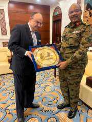 السفير المصري في الخرطوم يلتقي عضو مجلس السيادة الانتقالي في السودان