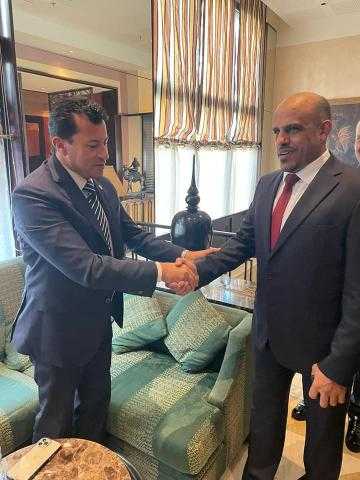 وزير الرياضة يلتقى نظيريه الليبي والتونسي قبل افتتاح دورة ألعاب البحر المتوسط بالجزائر