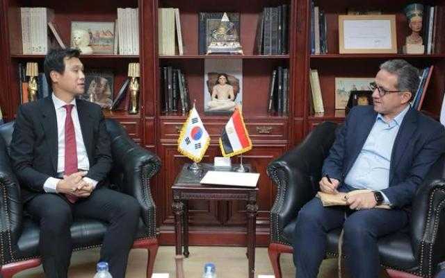 وزير السياحة والآثار يلتقي سفير كوريا الجنوبية بالقاهرة لبحث سبل التعاون المشترك بين البلدين