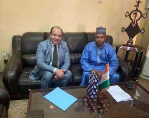 السفير المصري لدى النيجر يلتقي وزير الثقافة والسياحة والحرف اليدوية