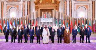 السيسي وولي العهد السعودي يتوسطان صورة تذكارية مع قادة وزعماء الدول العربية والخليجية