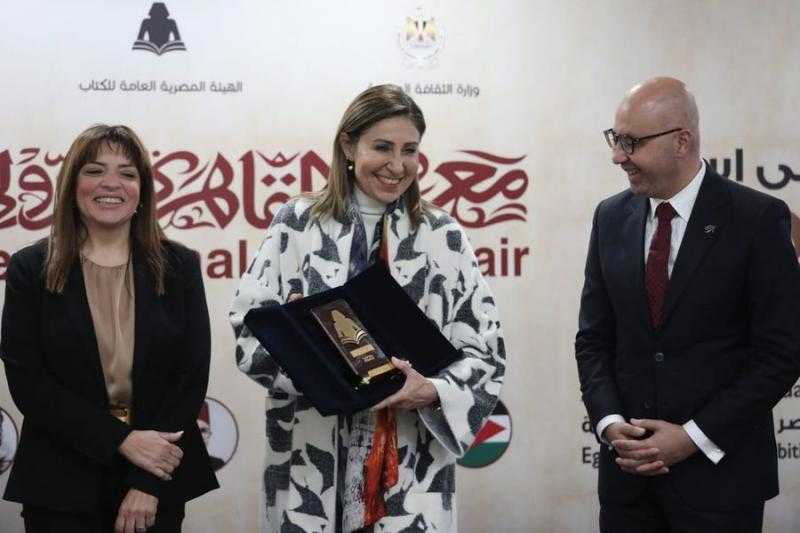 وزيرة الثقافة تشهد إعلان وتسليم جوائز الدورة الـ54 لمعرض القاهرة الدولي للكتاب