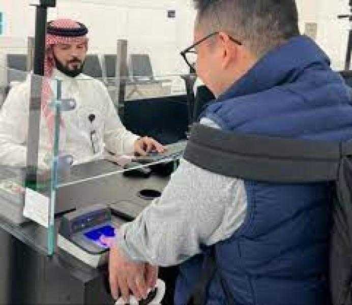 السعودية: بدء استقبال المستفيدين من تأشيرة الزيارة الإلكترونية للقادمين جواً