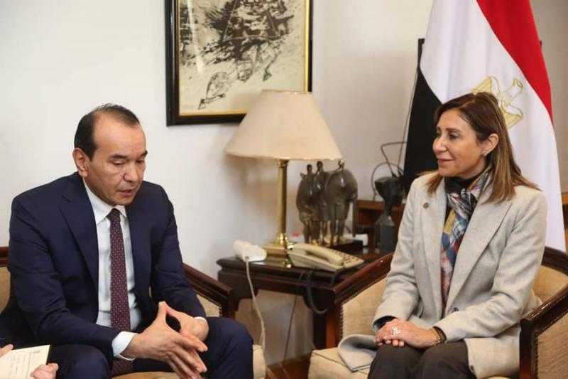 وزيرة الثقافة تلتقي نظيرها الأوزباكستاني لبحث سُبل التعاون المشترك