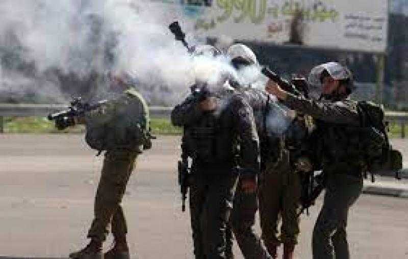 فلسطين: إصابة عشرات المرضى بالاختناق عقب اقتحام قوات الاحتلال محيطَ مستشفى في رام الله
