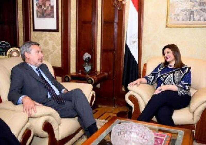 وزيرة الهجرة تبحث مع السفير الإيطالي بمصر التعاون في الملفات المشتركة