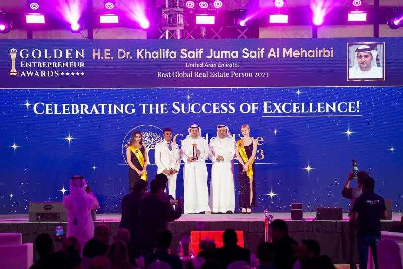 الدكتور خليفة سيف المحيربي ينال جائزة أفضل شخصية عقارية على مستوى العالم في 2023