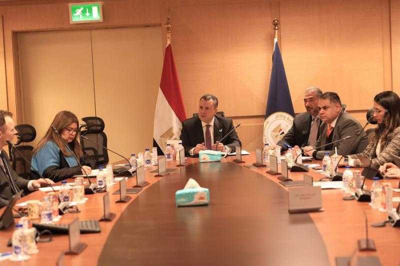 وزير السياحة والآثار يلتقي مع المدير التنفيذي لمكتب تمثيل بنك JPMorgan Chase في مصر