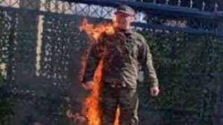 أمريكي يشعل النار في نفسه أمام سفارة إسرائيل احتجاجا على الحرب بغزة