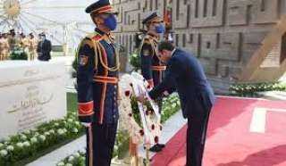 الرئيس السيسى يضع إكليلا من الزهور على النصب التذكارى للجندى المجهول بمناسبة أعياد تحرير سيناء