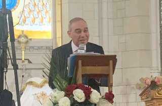 سفير مصر في باريس يشارك في قداس عيد القيامة المجيد