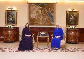 السيدة انتصار السيسي تعرب عن سعادتها بلقاء قرينة سلطان عمان