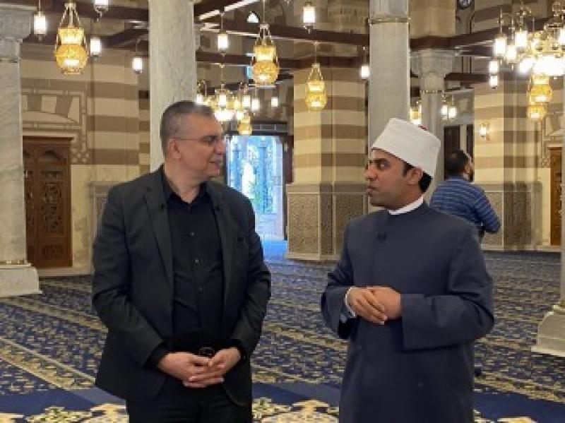 عمرو الليثي يستأنف تصوير برنامجه بعد خروجه من المستشفى