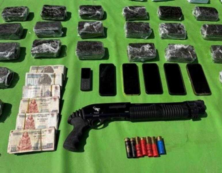 ضبط بؤر إجرامية لتجارة المخدرات بالحدود الجنوبية ومصرع 3 متهمين في مواجهة أمنية بسوهاج