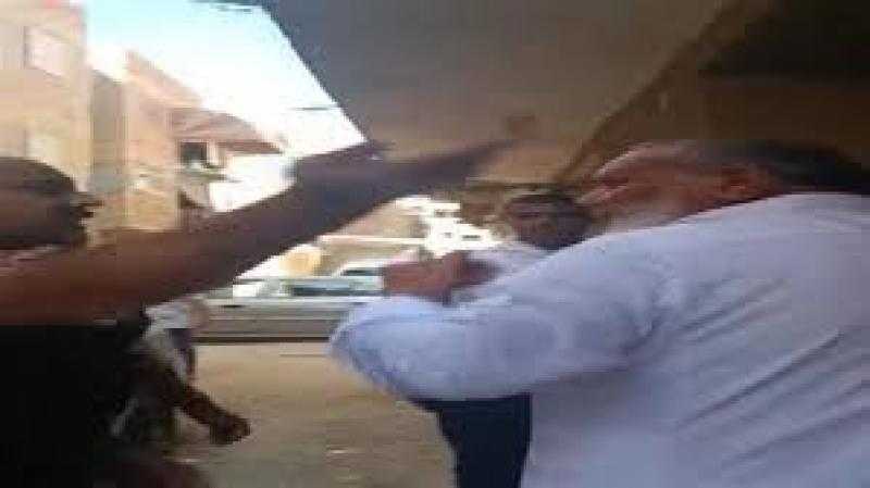 القبض على مالك المنزل المتهم بالاعتداء على مستأجر مسن بالسويس