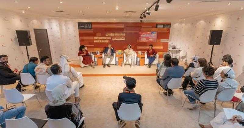 أدباء  في ”الشارقة الدولي للكتاب” يؤكدون أهمية الرجوع إلى الجذور لفهم الحاضر وصناعة الغد