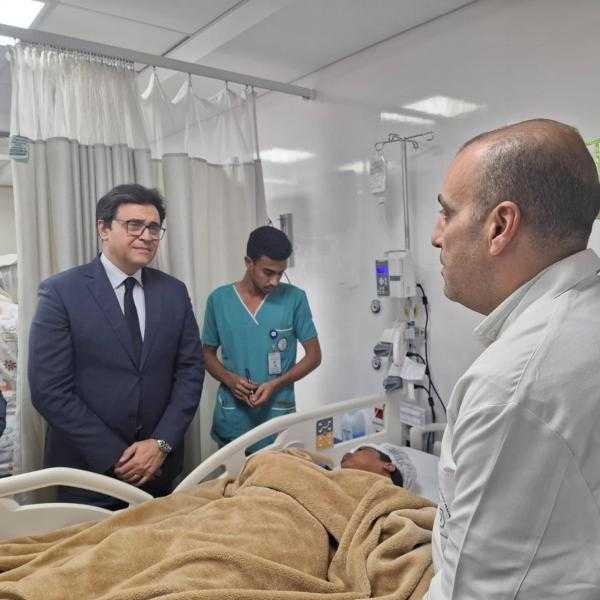 وزير الثقافة يزور طلاب أسوان المصابين في حادث طريق إسنا للاطمئنان على حالتهم الصحية وتوفير الدعم الكامل لهم