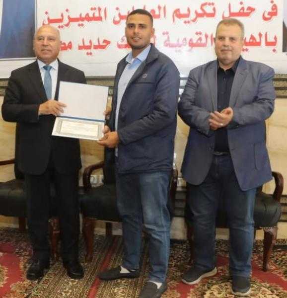 وزير النقل يكرم العاملين المتميزين بالسكك الحديدية ويشيد بجهودهم في الحفاظ على أرواح المواطنين