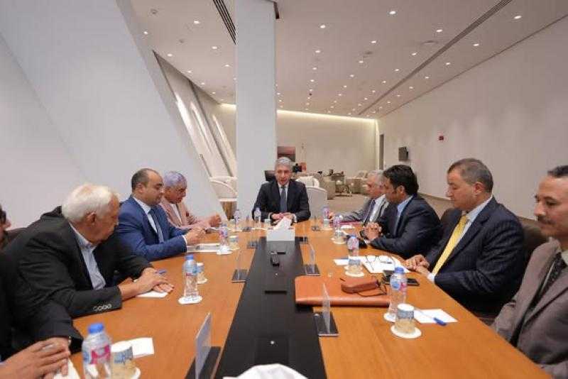 وزير السياحة والآثار يعقد اجتماعاً موسعاً لبحث مقترحات تطوير المتحف المصري بالتحرير