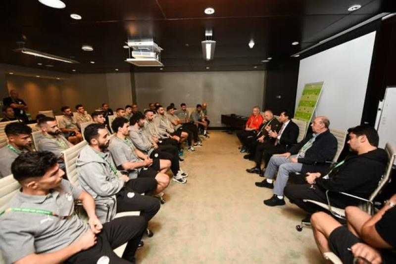 وزير الشباب والرياضة وأبو ريدة يتفقدان بعثة المنتخب المصري المشاركة في بطولة كأس العرب بقطر