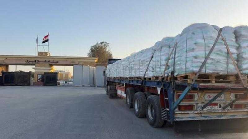 الهلال الأحمر المصري يُطلق قافلة «زاد العزة» الـ 87 بحمولة 9,700 طن مساعدات إنسانية وشتوية إلى غزة