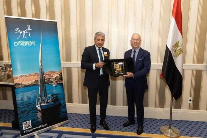 وزير السياحة والآثار يبحث مع الرئيس التنفيذي للاتحاد تعزيز أوجه التعاون لزيادة التدفقات السياحية من السوق الأمريكي إلى مصر