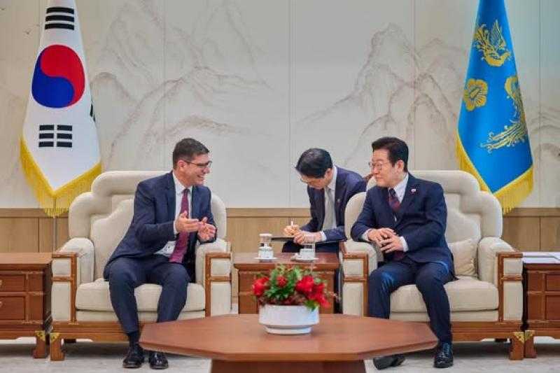 سفير مصر الجديد في سول يقدم أوراق اعتماده إلى الرئيس الكوري