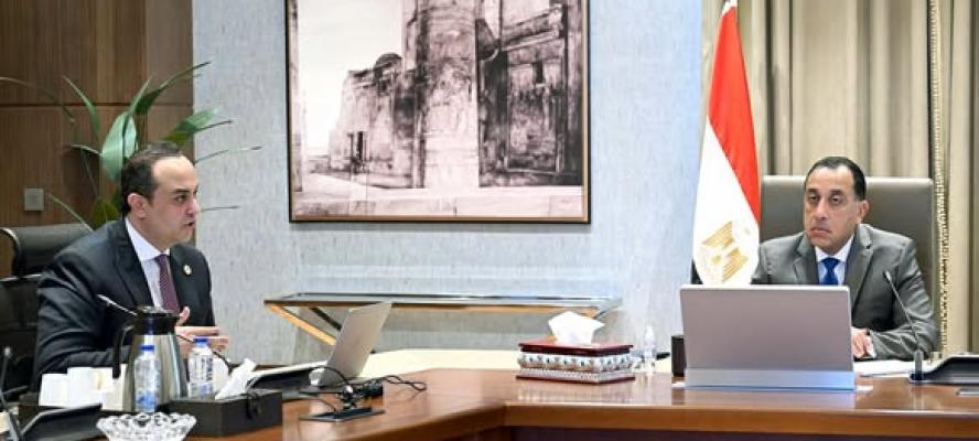 رئيس الوزراء يُتابع مع رئيس هيئة الرعاية الصحية استعدادات المرحلة الثانية للتأمين الصحي الشامل