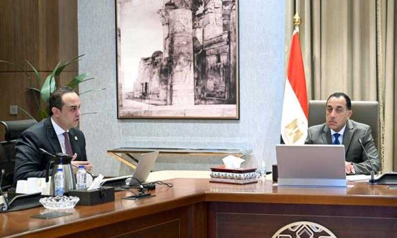 رئيس الوزراء يُتابع مع رئيس هيئة الرعاية الصحية استعدادات المرحلة الثانية للتأمين الصحي الشامل