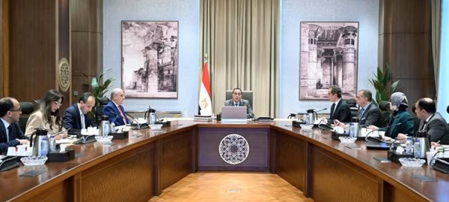 رئيس الوزراء: ”الحكومة” تبحث وضع حلول جذرية للمشكلات المالية   لـ”ماسبيرو” والصحف القومية