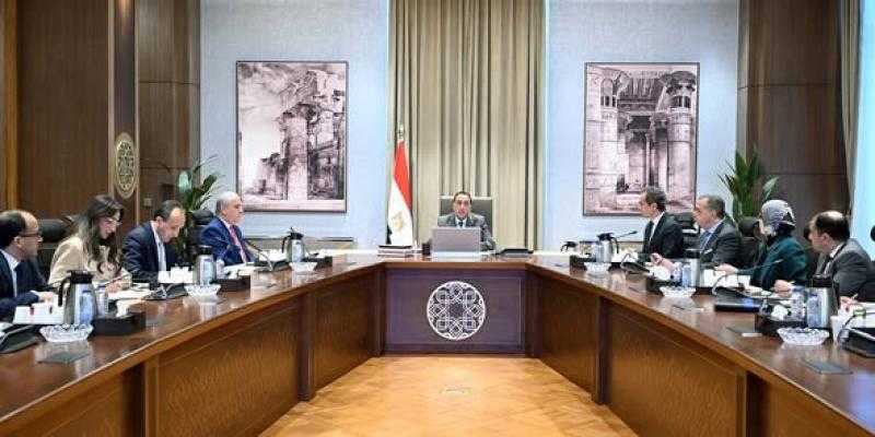 رئيس الوزراء: ”الحكومة” تبحث وضع حلول جذرية للمشكلات المالية   لـ”ماسبيرو” والصحف القومية