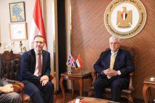 وزير التعليم العالي يلتقي سفير المملكة المتحدة بالقاهرة