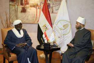 وزير الأوقاف يلتقي مفتي مفتي تشاد على هامش مؤتمر الإفتاء الدولي