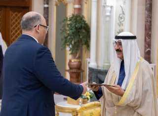 السفير المصرى يقدم أوراق اعتماده لأمير الكويت