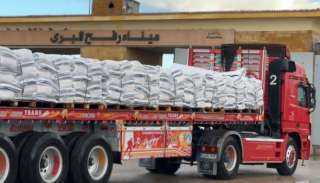 قافلة ”زاد العزة” الـ96 تدخل إلى الفلسطينيين بقطاع غزة