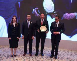 مجلس وزراء الصحة العرب يسلّم رئيس هيئة الاعتماد والرقابة جائزة ”الطبيب العربي” لعام 2025