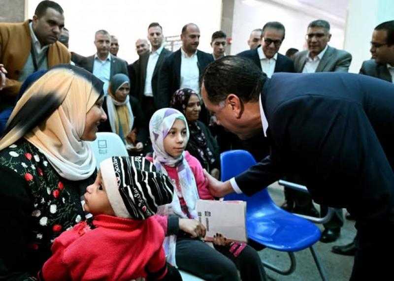 مدبولي يبدأ جولة تفقدية بمشروعات ”الصف” بالجيزة .. ويؤكد: ”حياة كريمة” أعظم مشروع مصري بالقرن الـ21