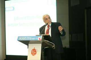 ”الدولية لجراحة الجهاز الهضمي والأورام” تختار الدكتور محمد عبد الوهاب رجل العام في مصر والشرق الأوسط