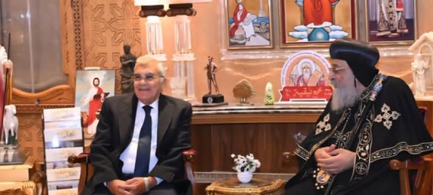 رئيس مجلس الشيوخ يزور ”الكاتدرائية” ويهنىء البابا تواضروس بعيد الميلاد