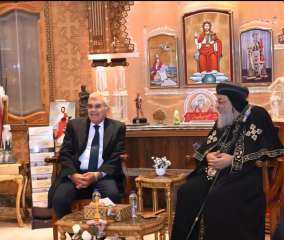 رئيس مجلس الشيوخ يزور ”الكاتدرائية” ويهنىء البابا تواضروس بعيد الميلاد