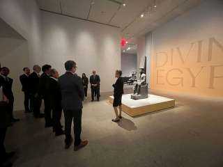 قنصلية مصر في نيويورك تنظم زيارة ثقافية بمعرض ”Divine Egypt” بمتحف المتروبوليتان