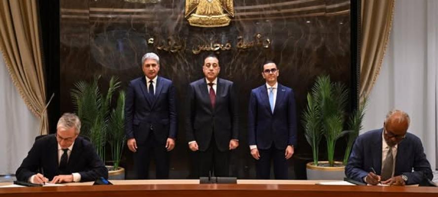 رئيس الوزراء يشهد توقيع اتفاقية مشروع ”ريكسوس وريكسوس ليفينج – مركز التجارة العالمي بالقاهرة”