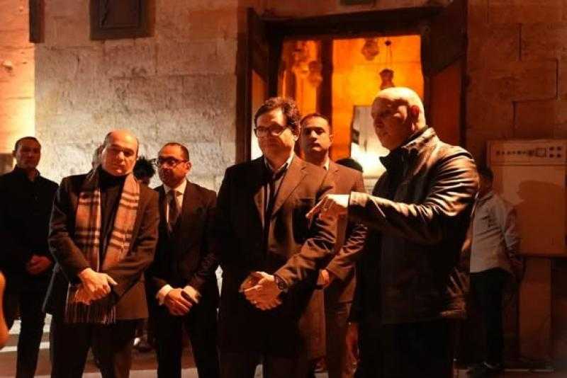 وزير الثقافة يفتتح معرض «مسار» للفنان خالد زكي بقبة السلطان الغوري